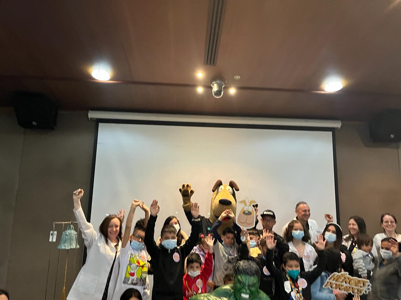 Los médicos celebraron que sus pacientes superaran la enfermedad.