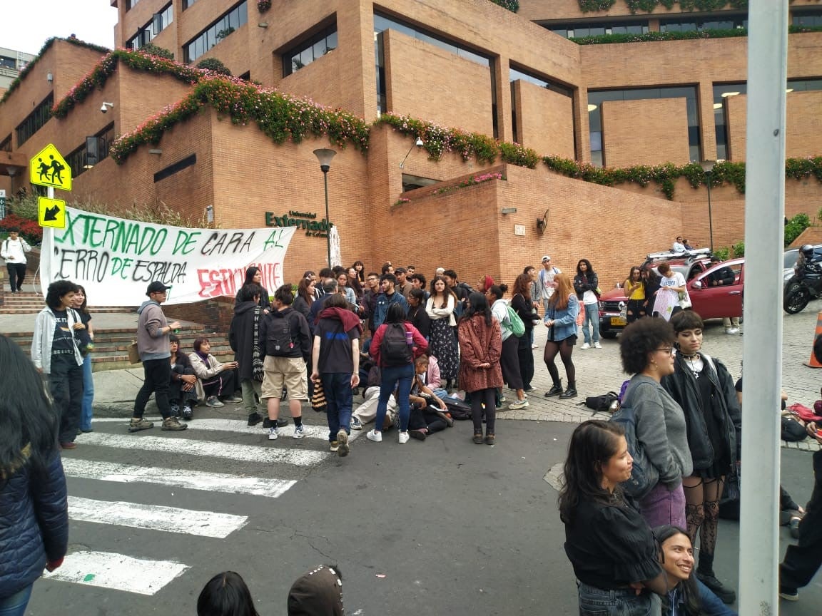 Las directivas de la Universidad alegan que la educación es un negocio, afirman voceros estudiantiles