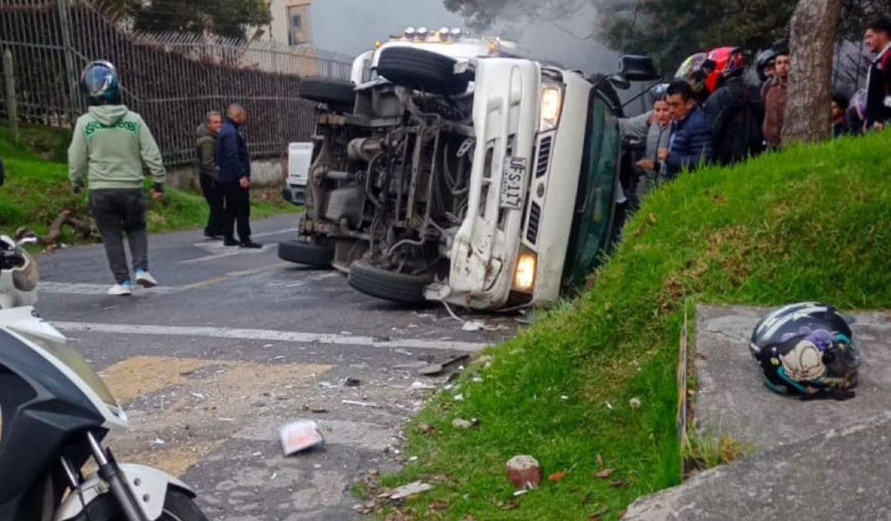 Accidente entre ruta escolar y camioneta