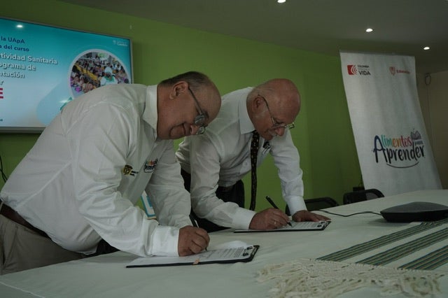 Firma de acuerdo entre UApA y el Invima