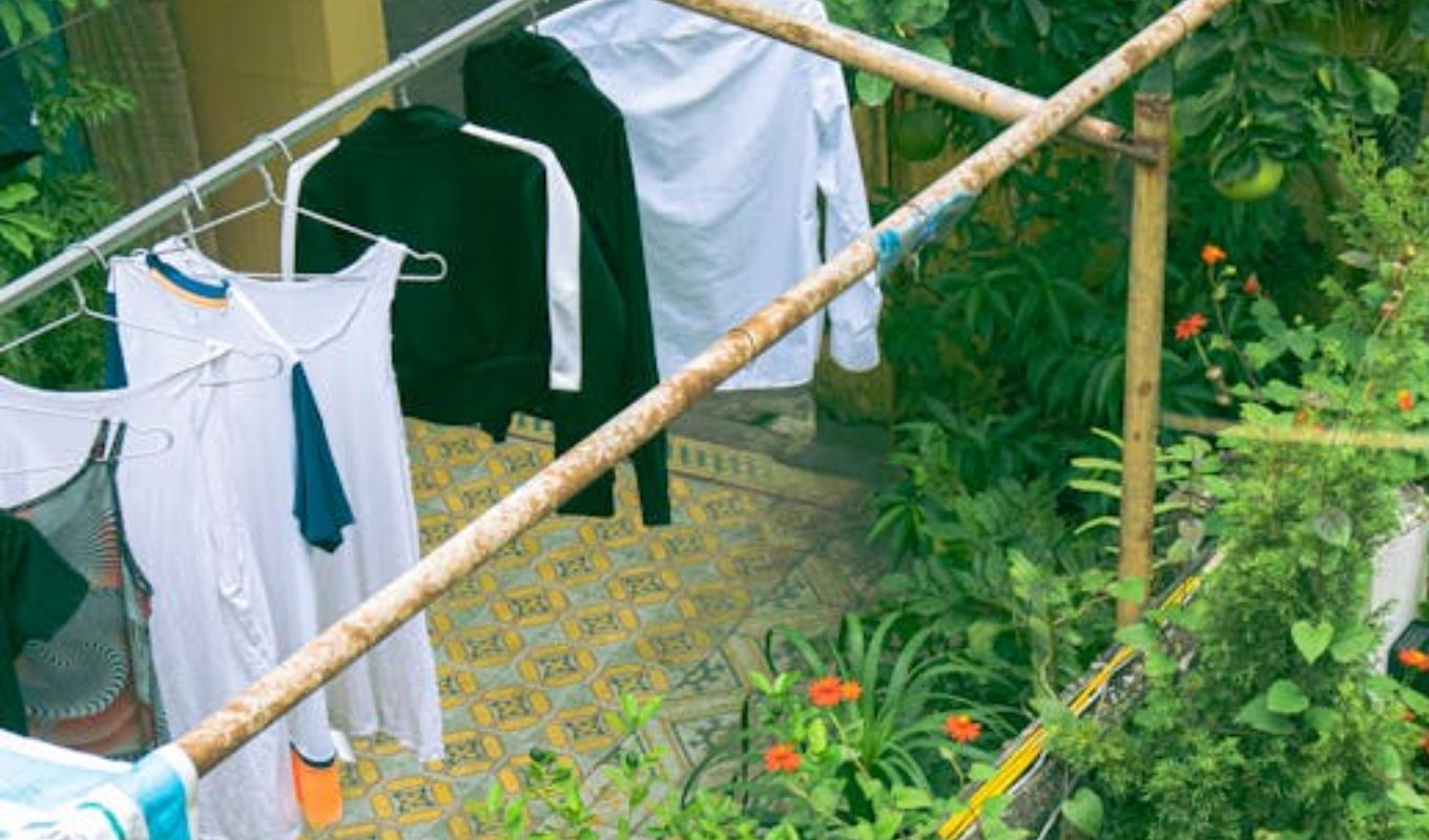 Ropa recién lavada y extendida