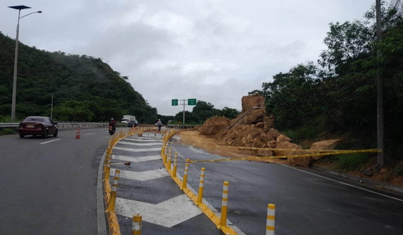 Caída de rocas en la vía Bogotá - Girardot