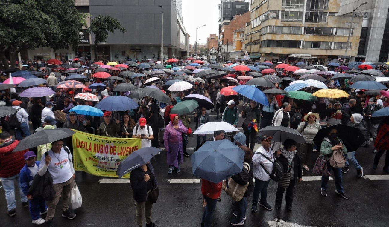 Profesores manifestando en la calle 72