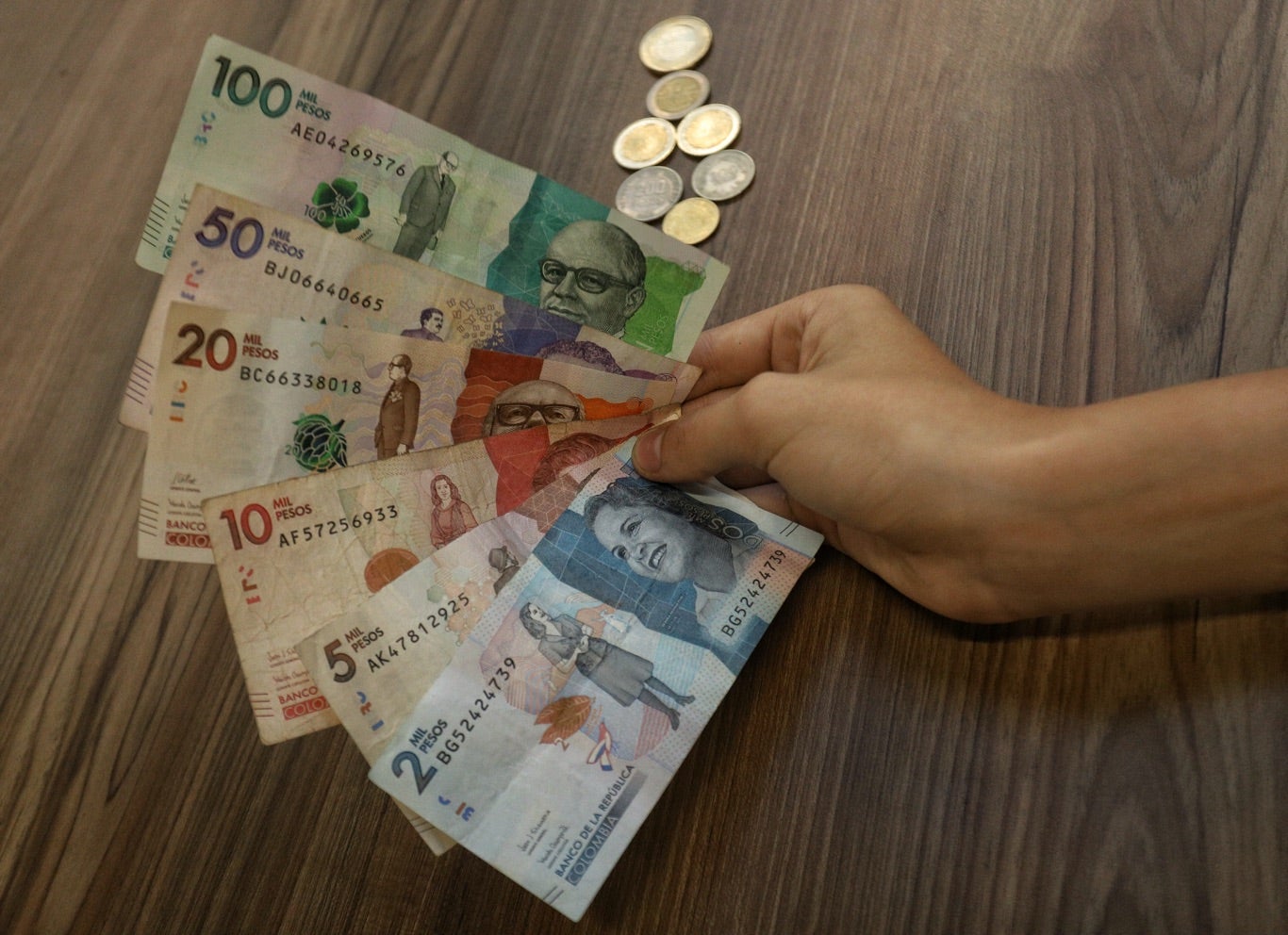 Monedas / Billetes / pesos colombianos / dinero