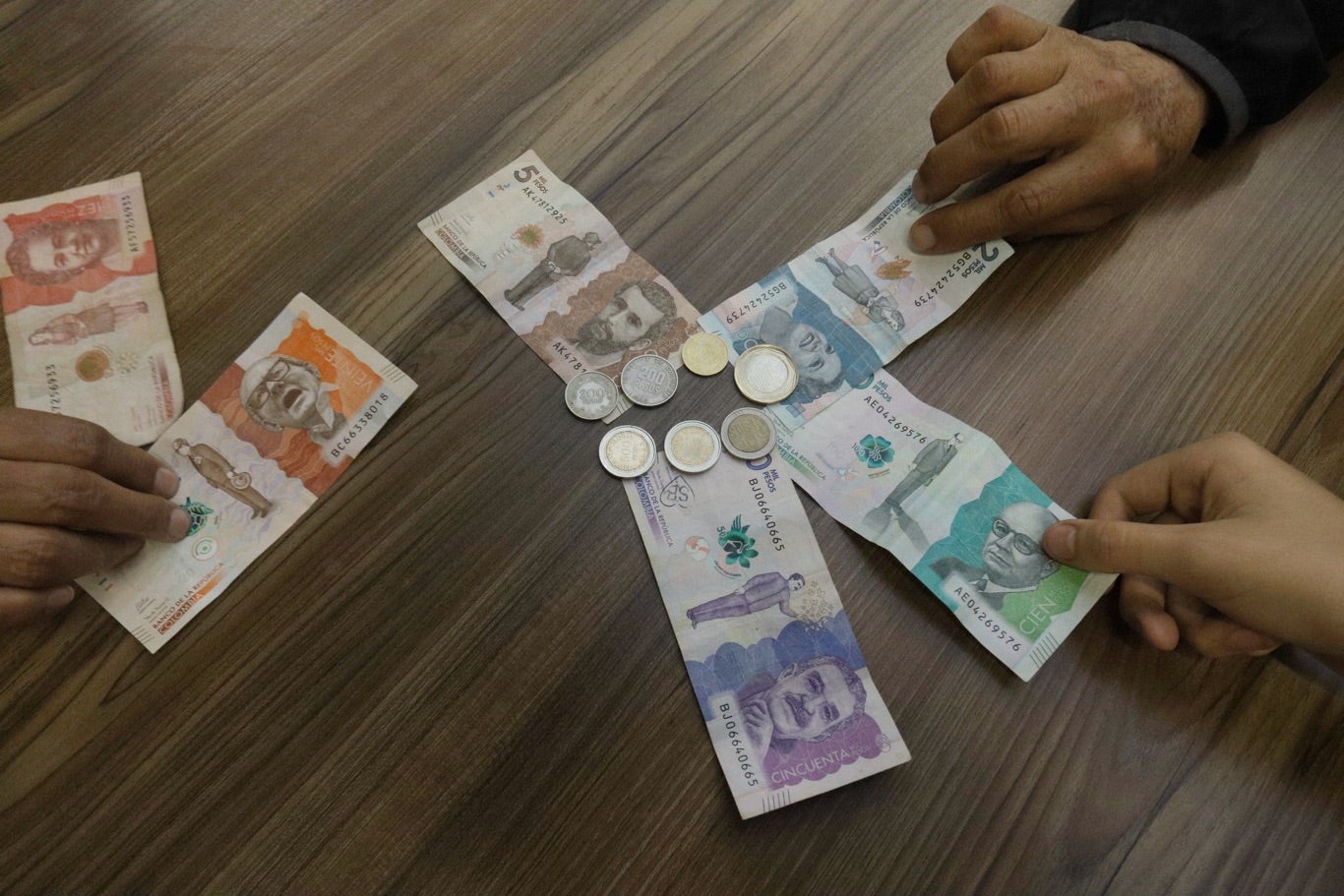 Monedas / Billetes / pesos colombianos / dinero