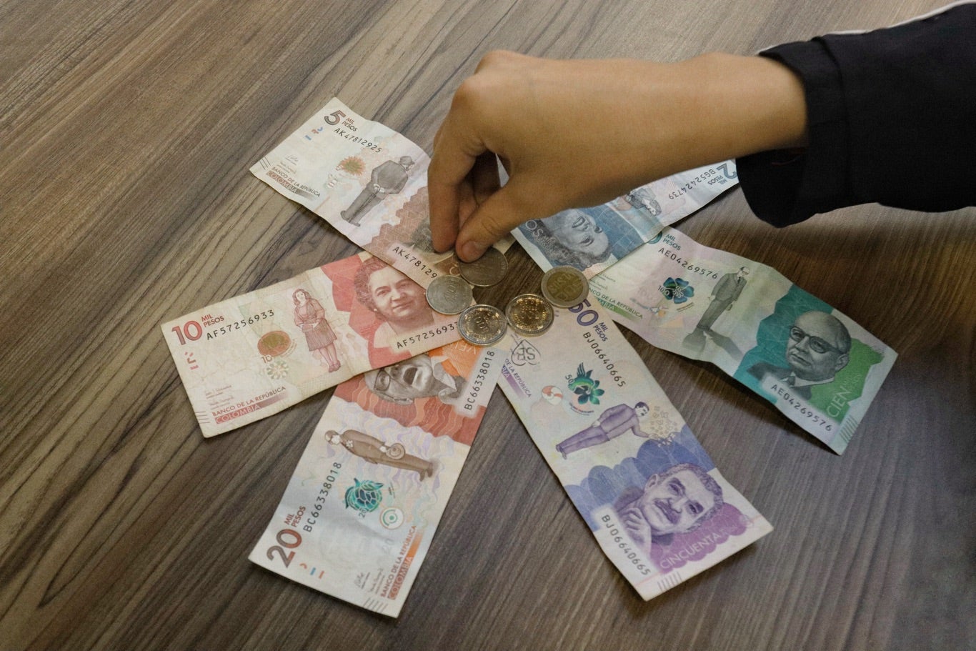 Monedas / Billetes / pesos colombianos / dinero