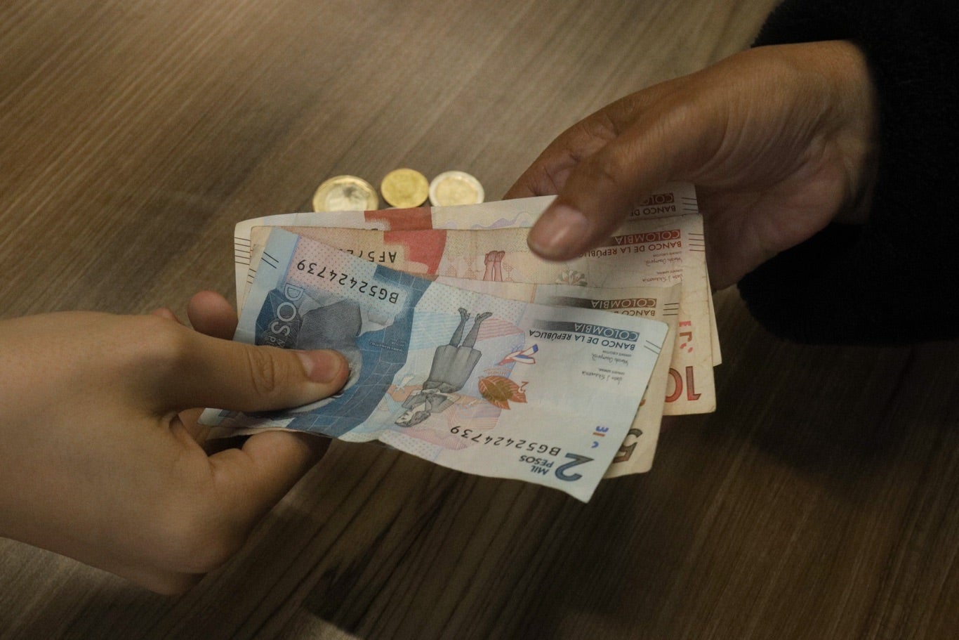 Monedas / Billetes / pesos colombianos / dinero