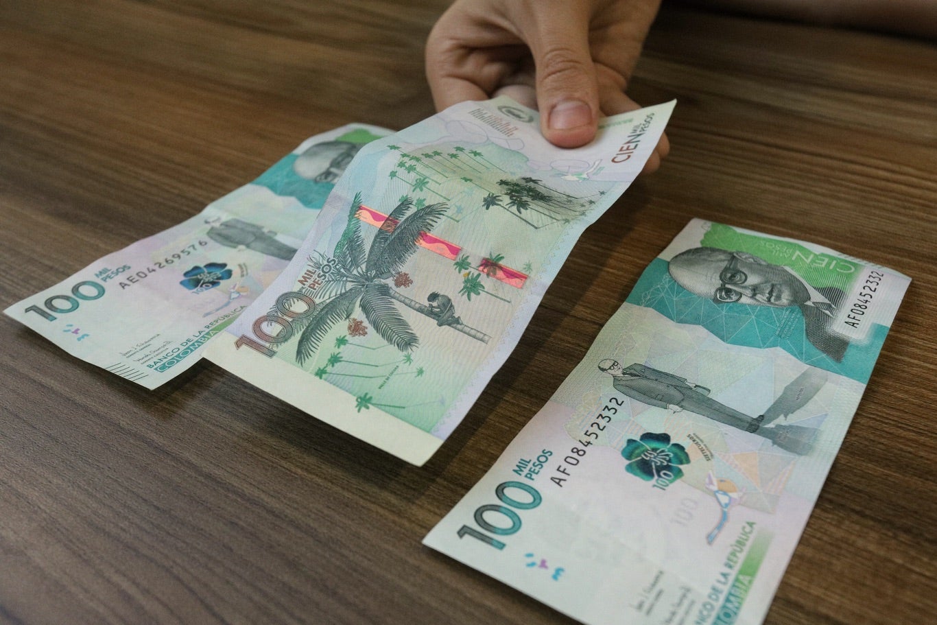 Billete de cien mil pesos / dinero / billetes