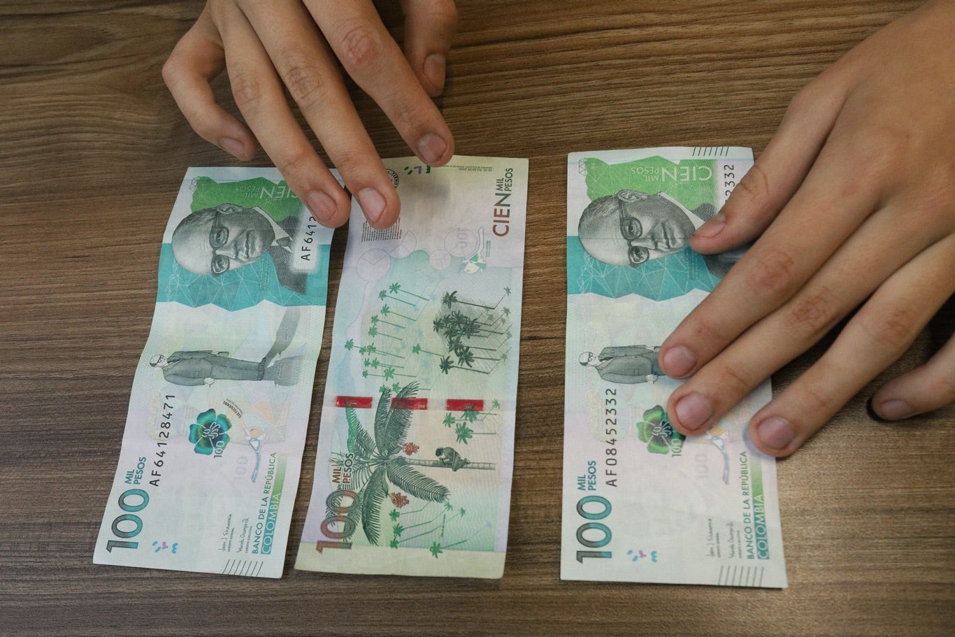 Billete de cien mil pesos / dinero / billetes