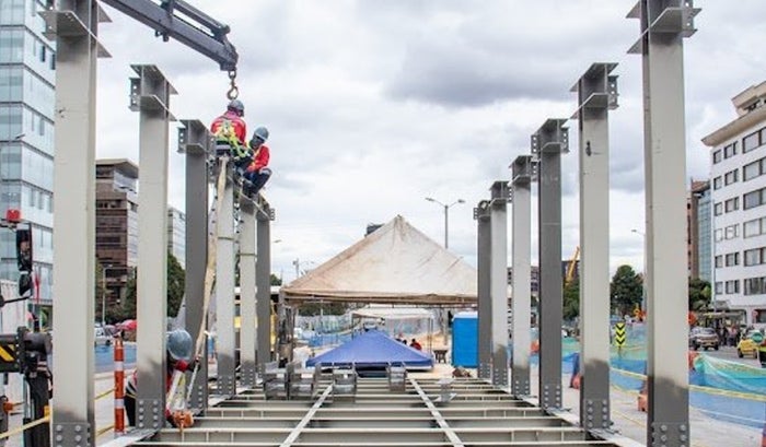 Montaje de la primera estación de la troncal av. 68