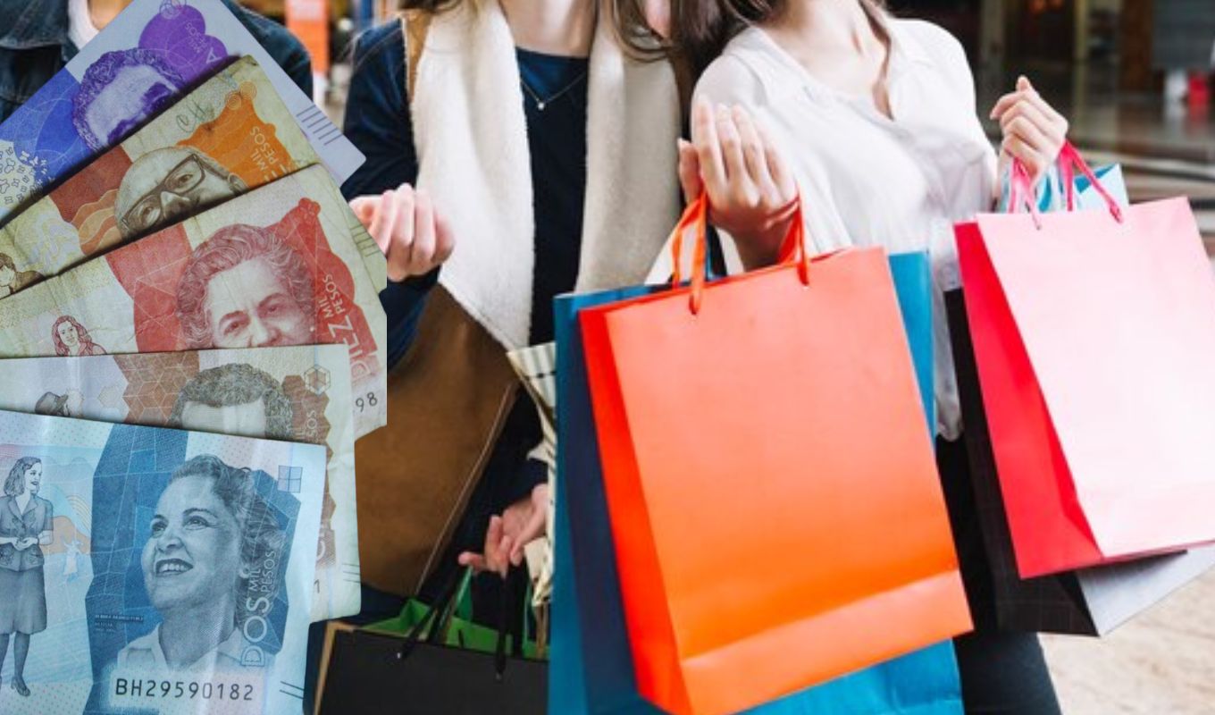 Personas cargando sus bolsas de compra