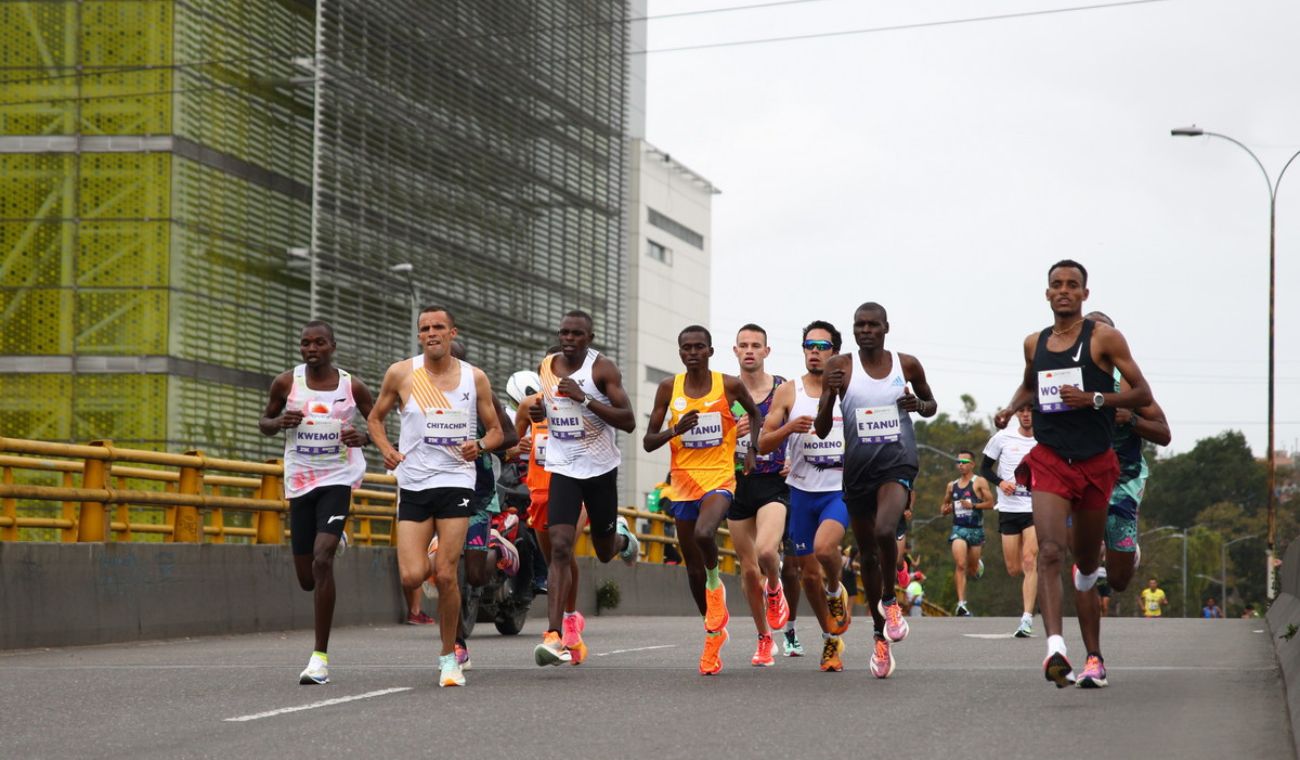 Media Maratón de Bogotá grupo de personas corriendo