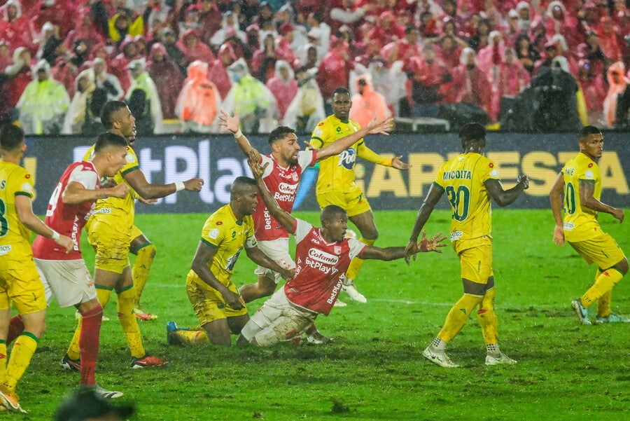 Bucaramanga se llevó el título derrotando a Santa Fe por penales en la Liga Betplay