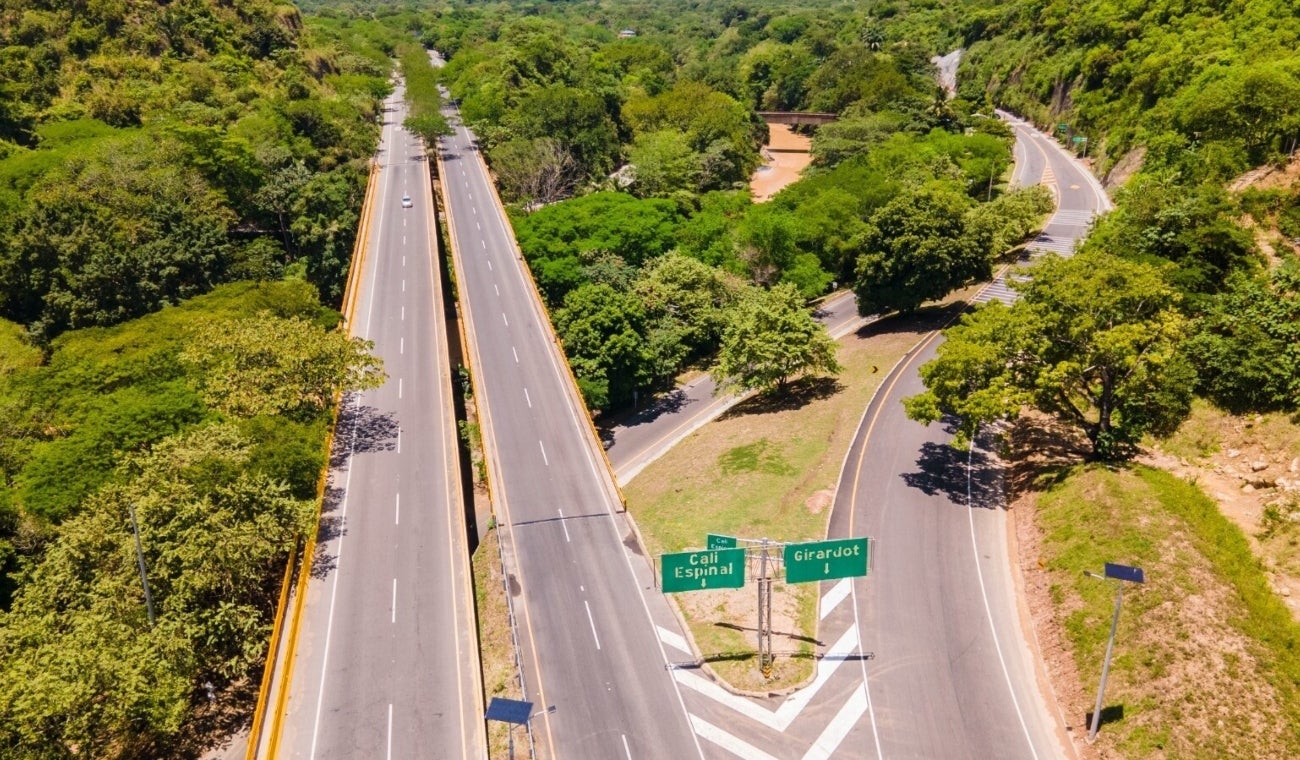 Entregan tramo en vía Bogotá - Girardot