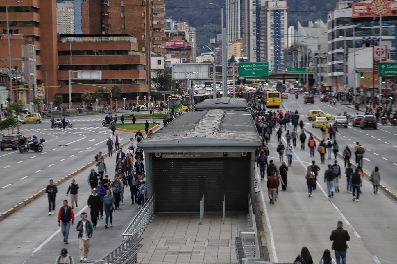 Usuarios de transmilenio afectados por manifestaciones