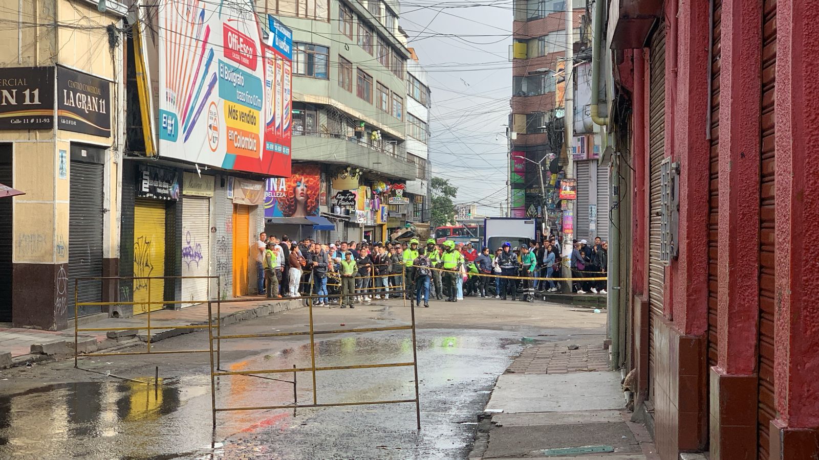 Acordonan cercanías donde se originó incendio en el Centro de Bogotá