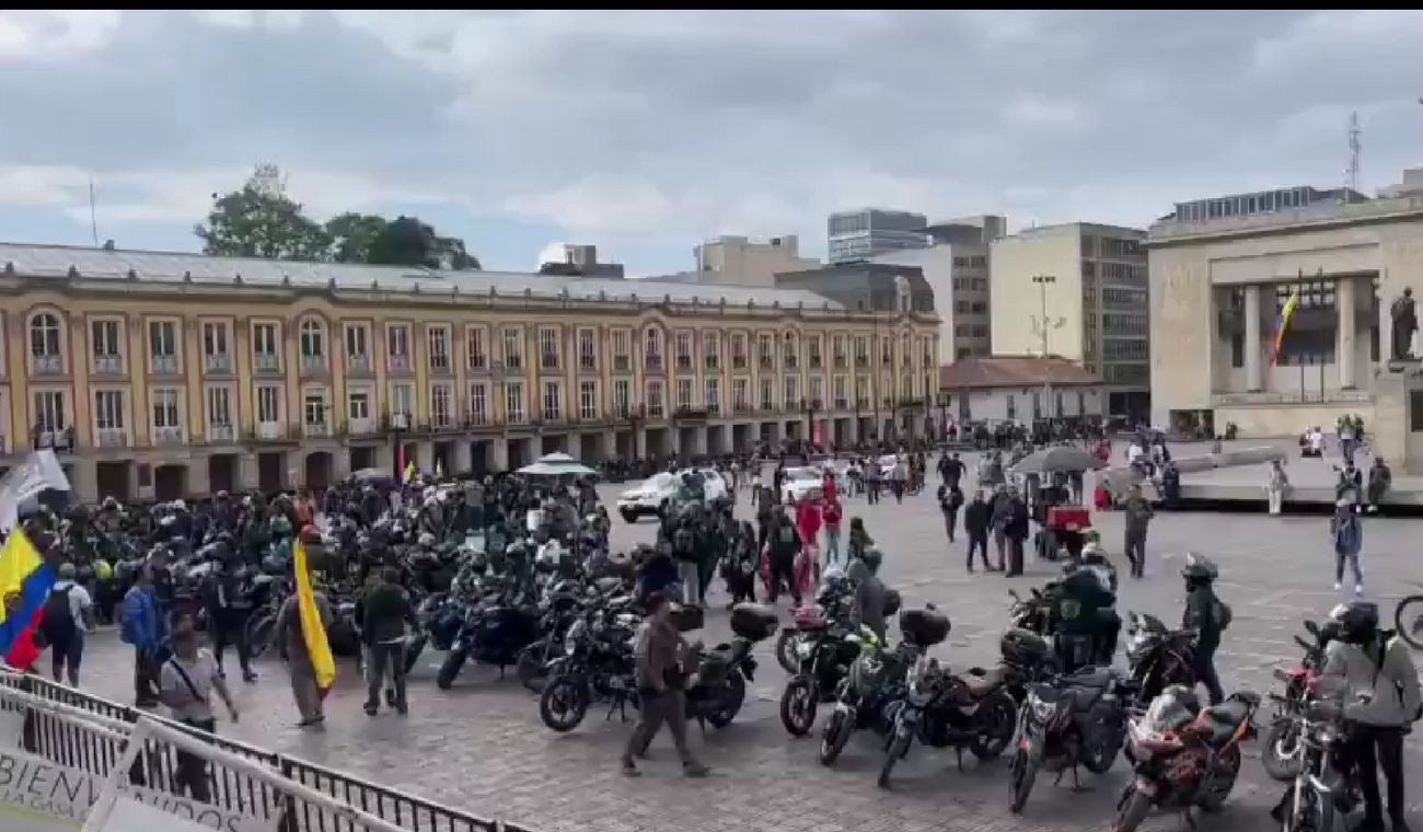 Motociclistas se toman Plaza de Bolívar