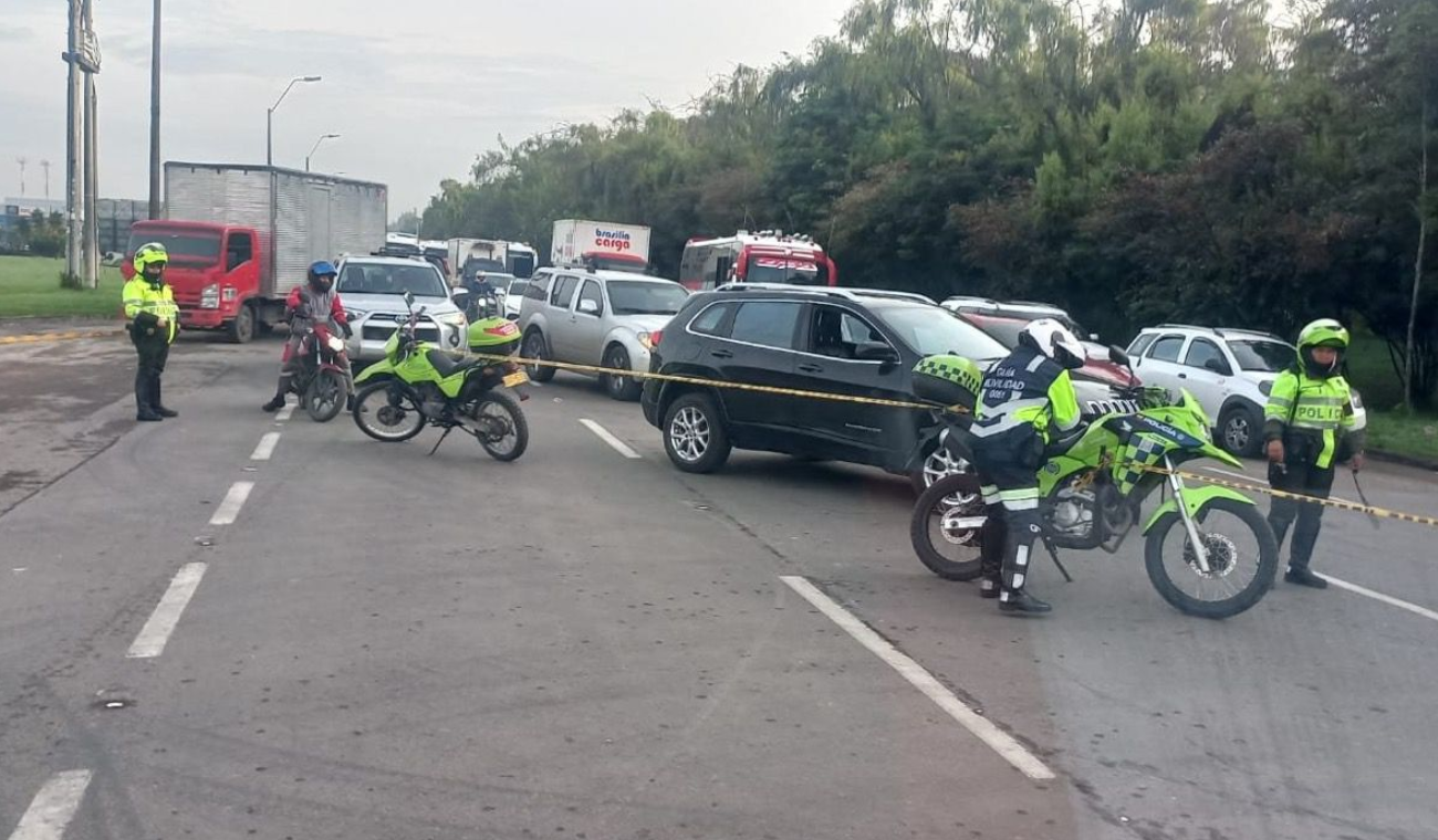 Continúa el cierre del costado occidental por inundaciones en autopista Norte