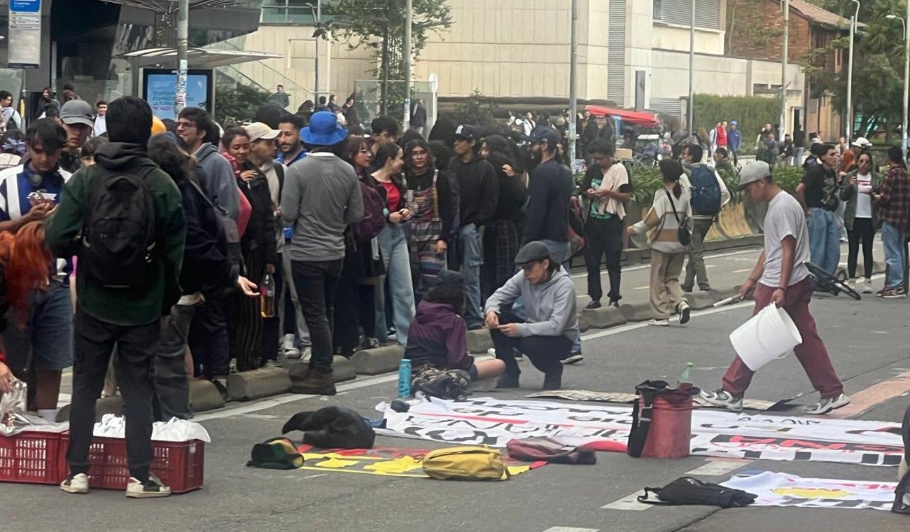 Colapso vehicular en la Carrera 7 de Bogotá por manifestaciones