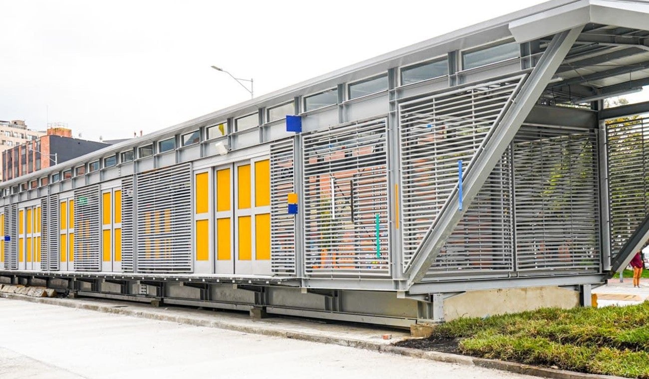 Caos en el tráfico por accidente de tránsito: TransMilenio cerró estaciones