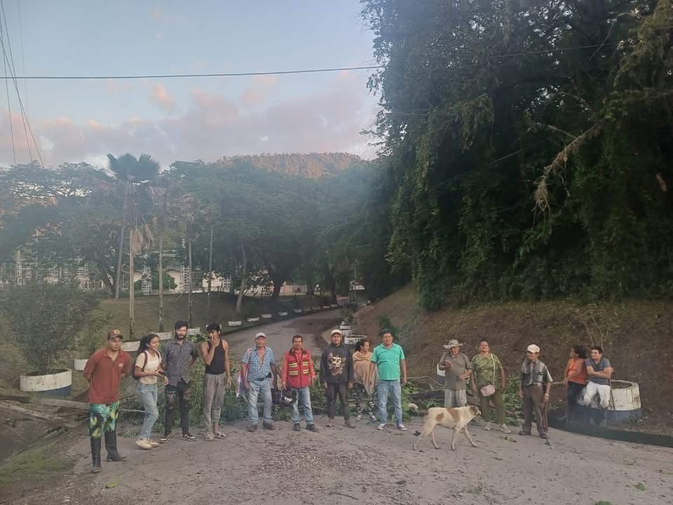 Ciudadanos de El Colegio se cansaron de Enel: Les bloquearon los accesos