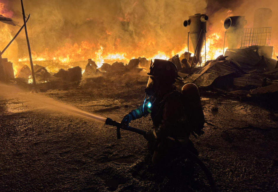 Pánico en Mosquera: gigantesco incendio desata el caos en el municipio