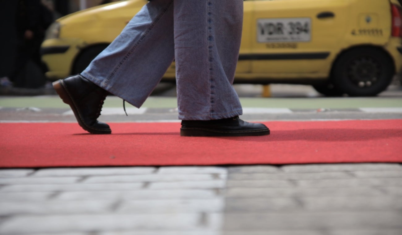 Transeúnte en Bogotá.