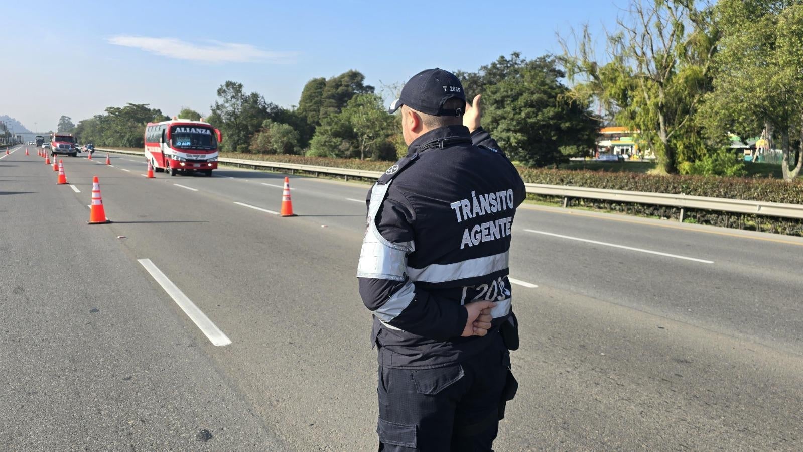 El cierre es para desarrollar obras de estabilización de un talud