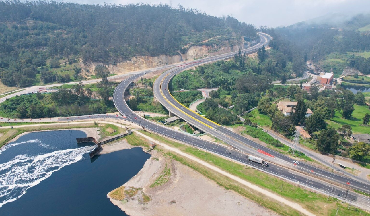 Nuevo tramo Bogotá - Girardot: Viaje más rápido y disfrute más en piscina
