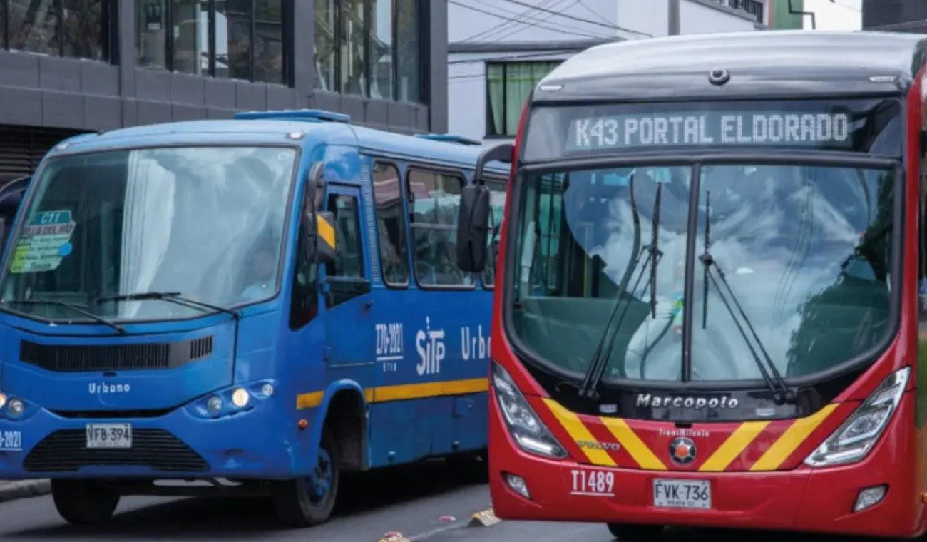 Tarde caótica en Bogotá: manifestación afecta rutas de TransMilenio