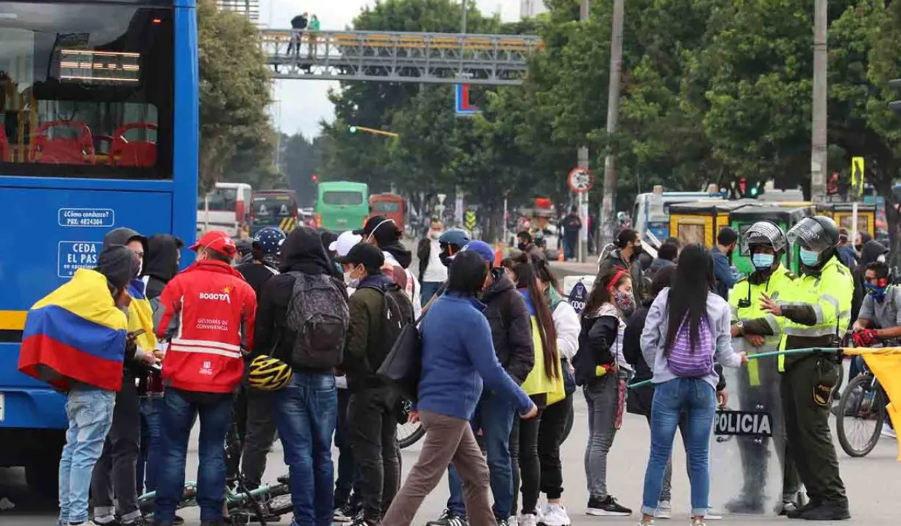 Bloqueos en la Caracas complican regreso a casa: usuarios de TransMilenio llegarían muy tarde
