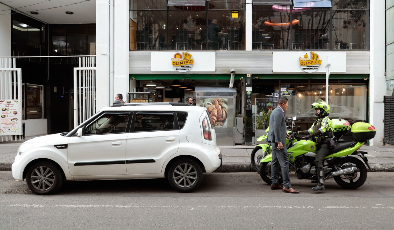 Mano dura pa’ los conductores: les tocó cumplir estrictas reglas en el centro de Bogotá