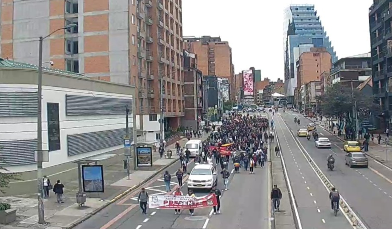 A maestros se les acabó la paciencia: colapsaron movilidad en Bogotá