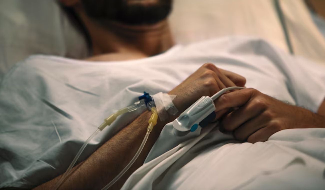 Joven venezolano hospitalizado en Bogotá espera atención médica urgente mientras gestiona su PPT