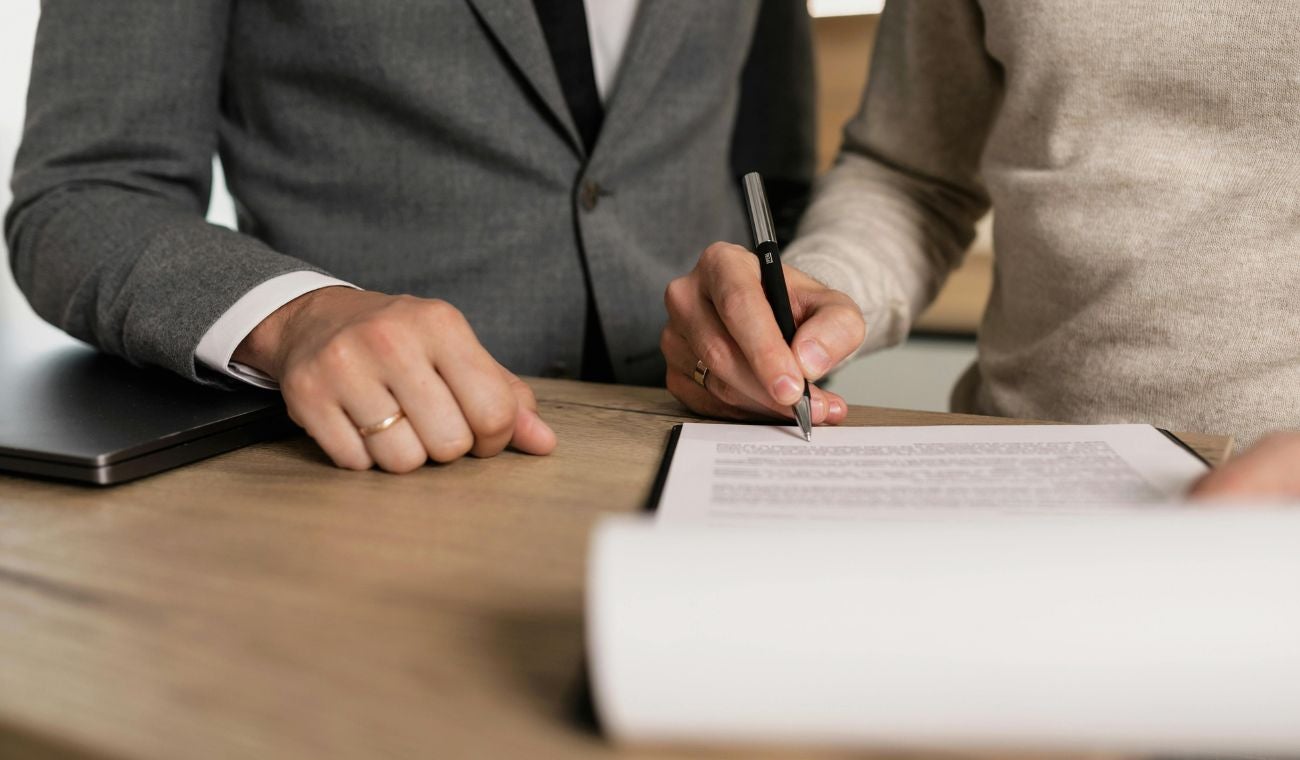 Firma de contratos laborales