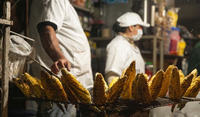 Galán les cambió el juego: vendedores informales a vender por internet