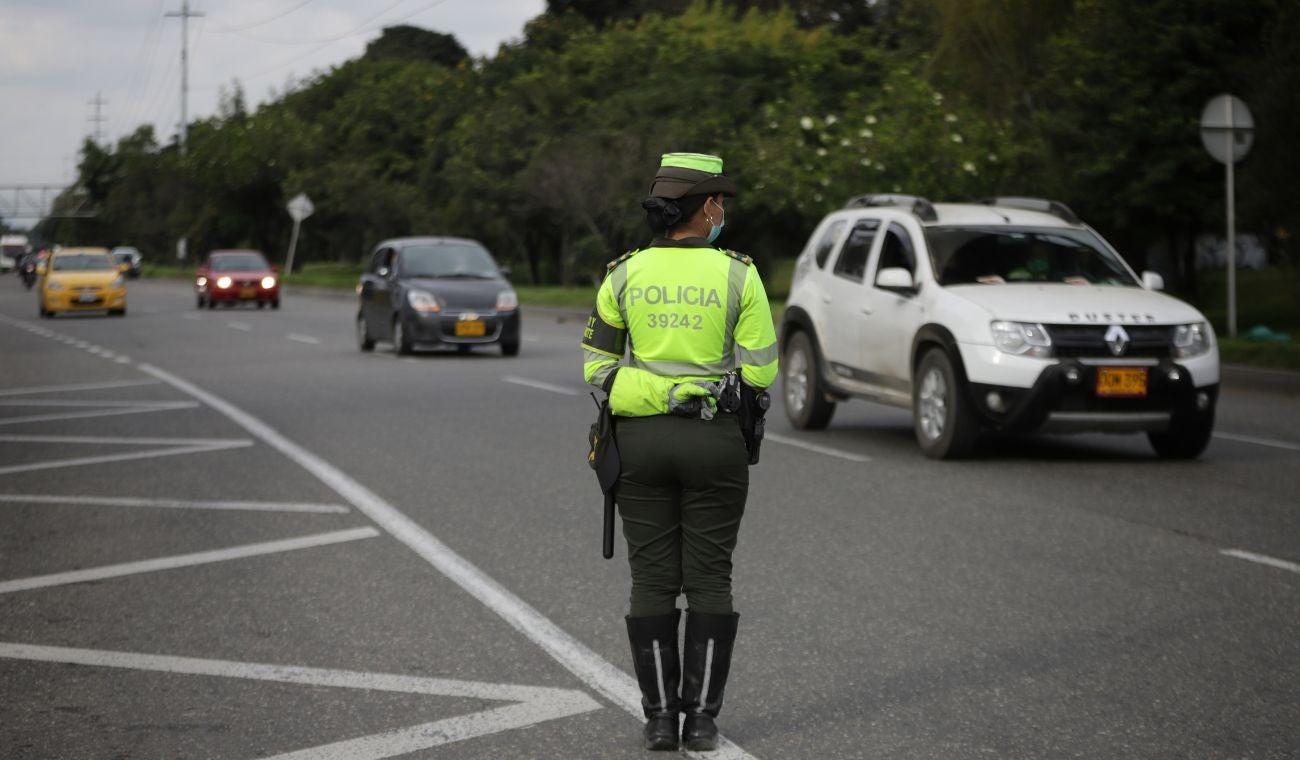 Multa de tránsito por línea roja