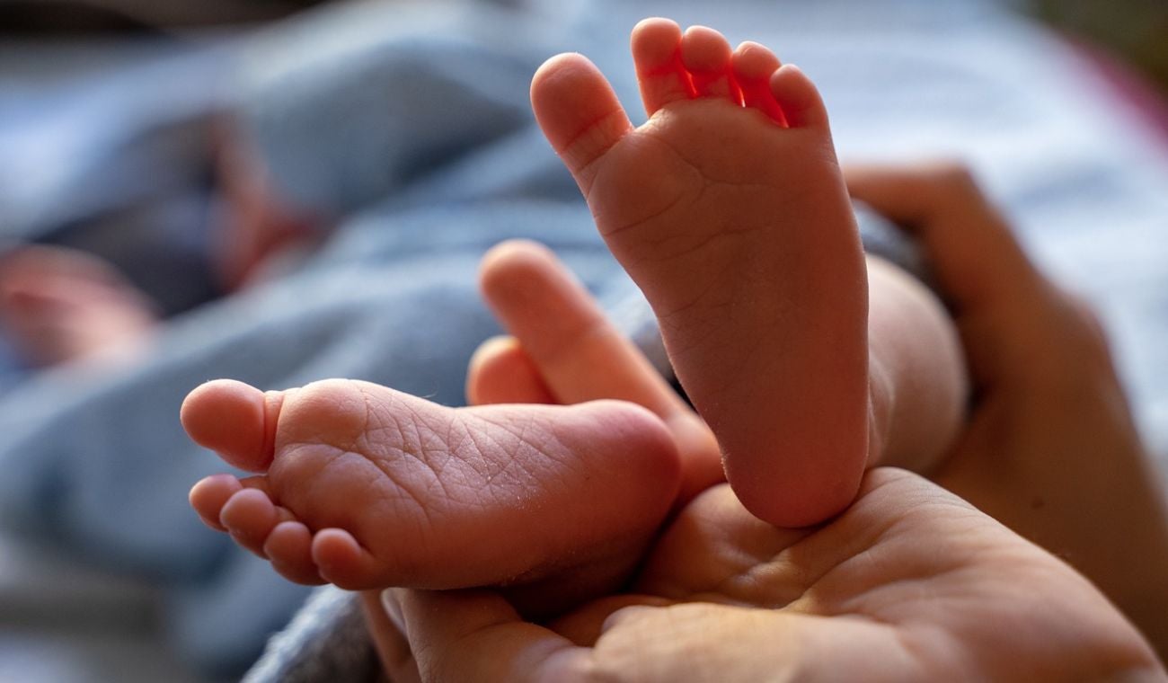 ¿Es posible quitar el apellido paterno a un hijo si el padre no ha cumplido con sus obligaciones?