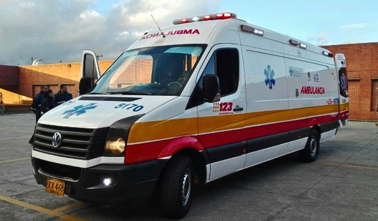 Bus escolar sufre accidente en Suba: autoridades atienden la emergencia