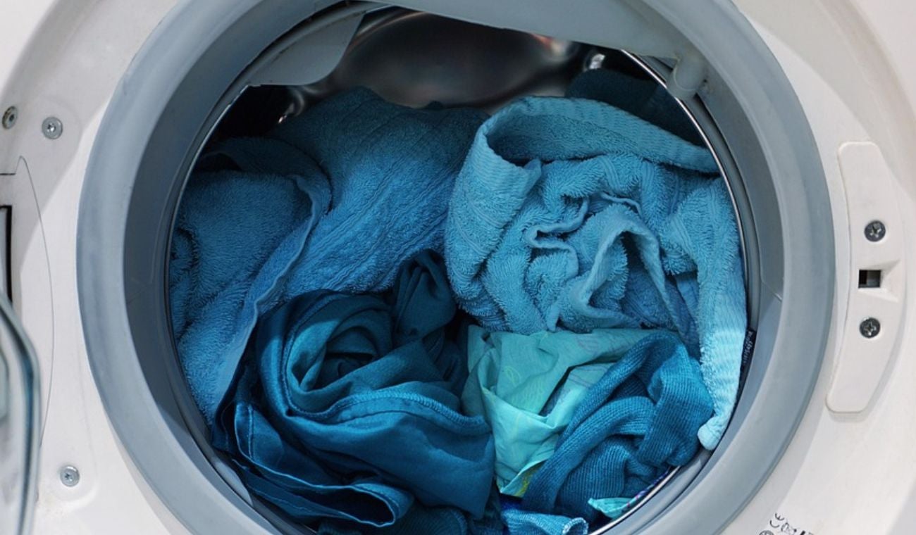 Papás no tendrán que restregar: razón por la que debe lavar la ropa con sal