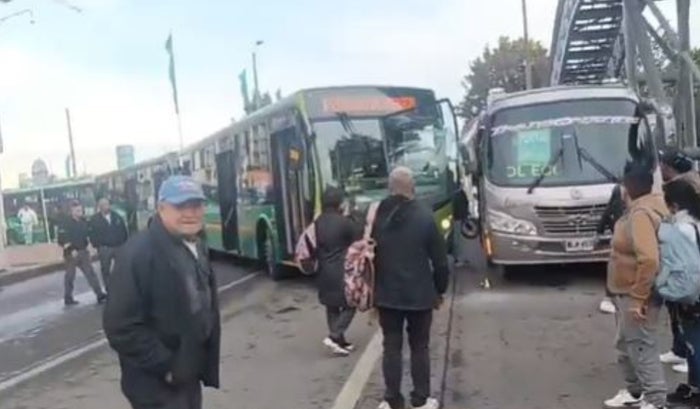 Calle 80 con 108 colapsada por accidente de tránsito