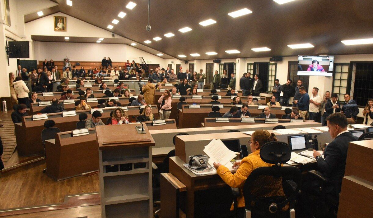 ¡Se armó pelotera! Concejales le dan palo a Petro por insistir en consulta