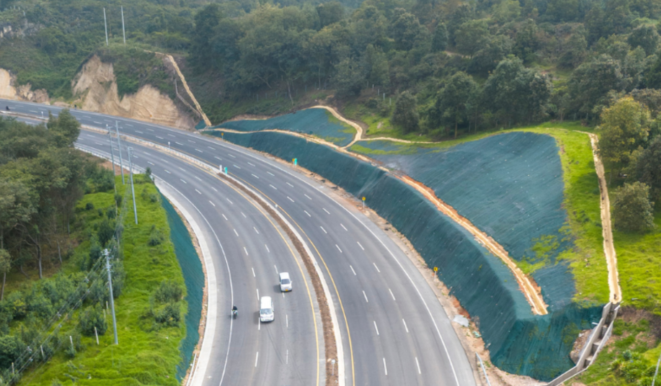 Vía Bogotá - Girardot: viajeros pasarán festivos en piscina y sin trancones