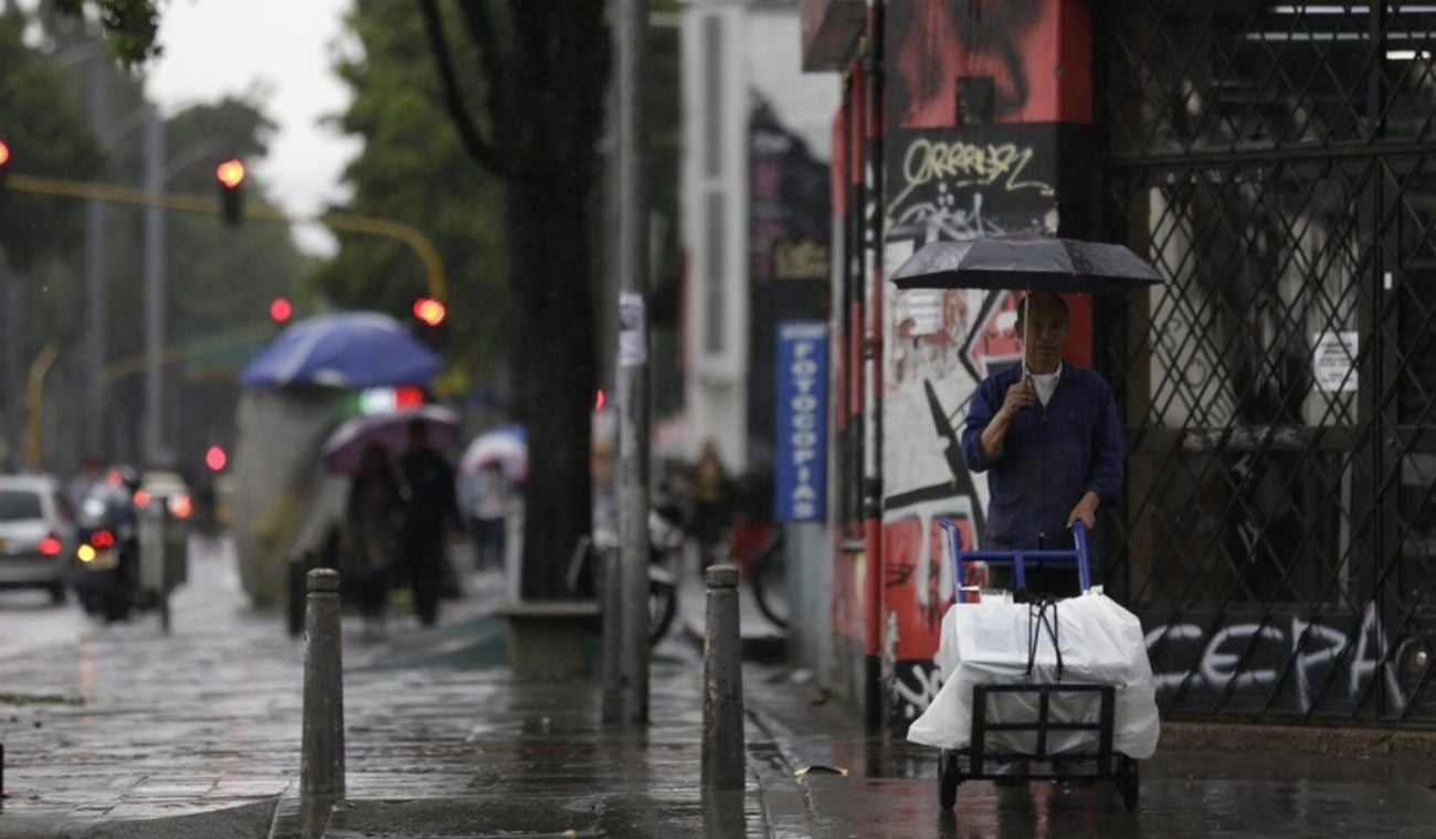 Fuerte aguacero en Bogotá deja inundaciones y encharcamientos