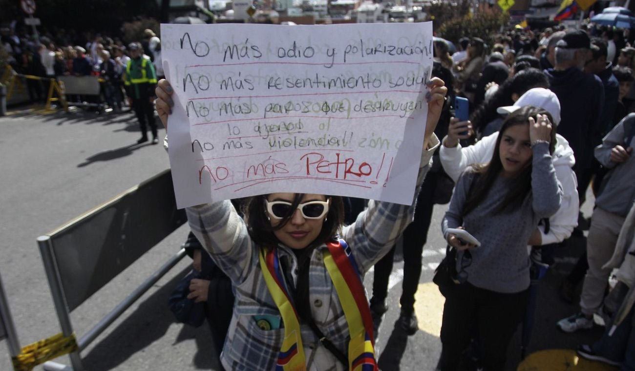 Misa por Miguel Uribe a las afueras de la Clínica Santa Fe