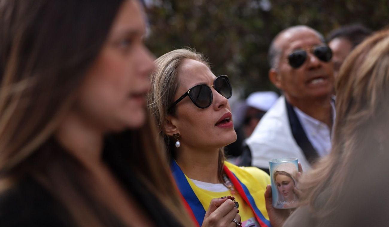 Misa por Miguel Uribe a las afueras de la Clínica Santa Fe