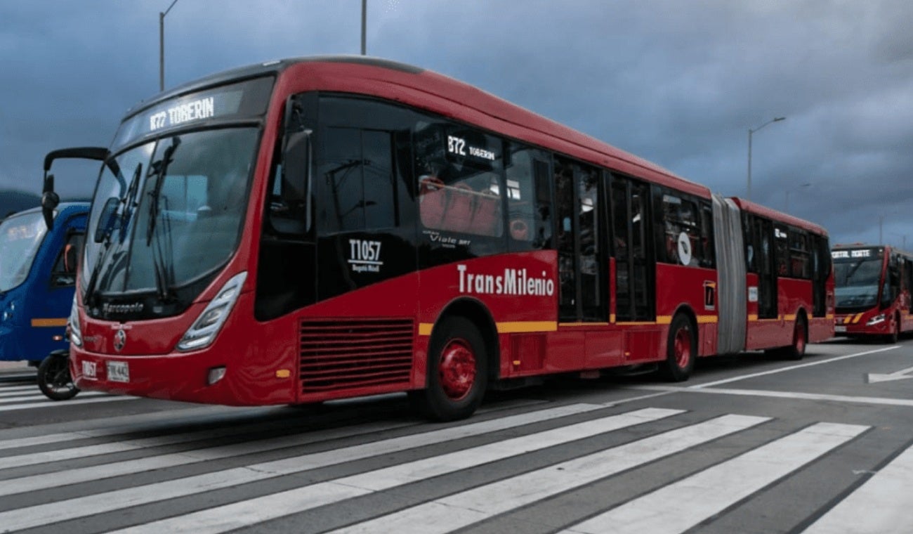 ¿Qué pasa en la carrera 30? A usuarios de TransMilenio les tocó caminar