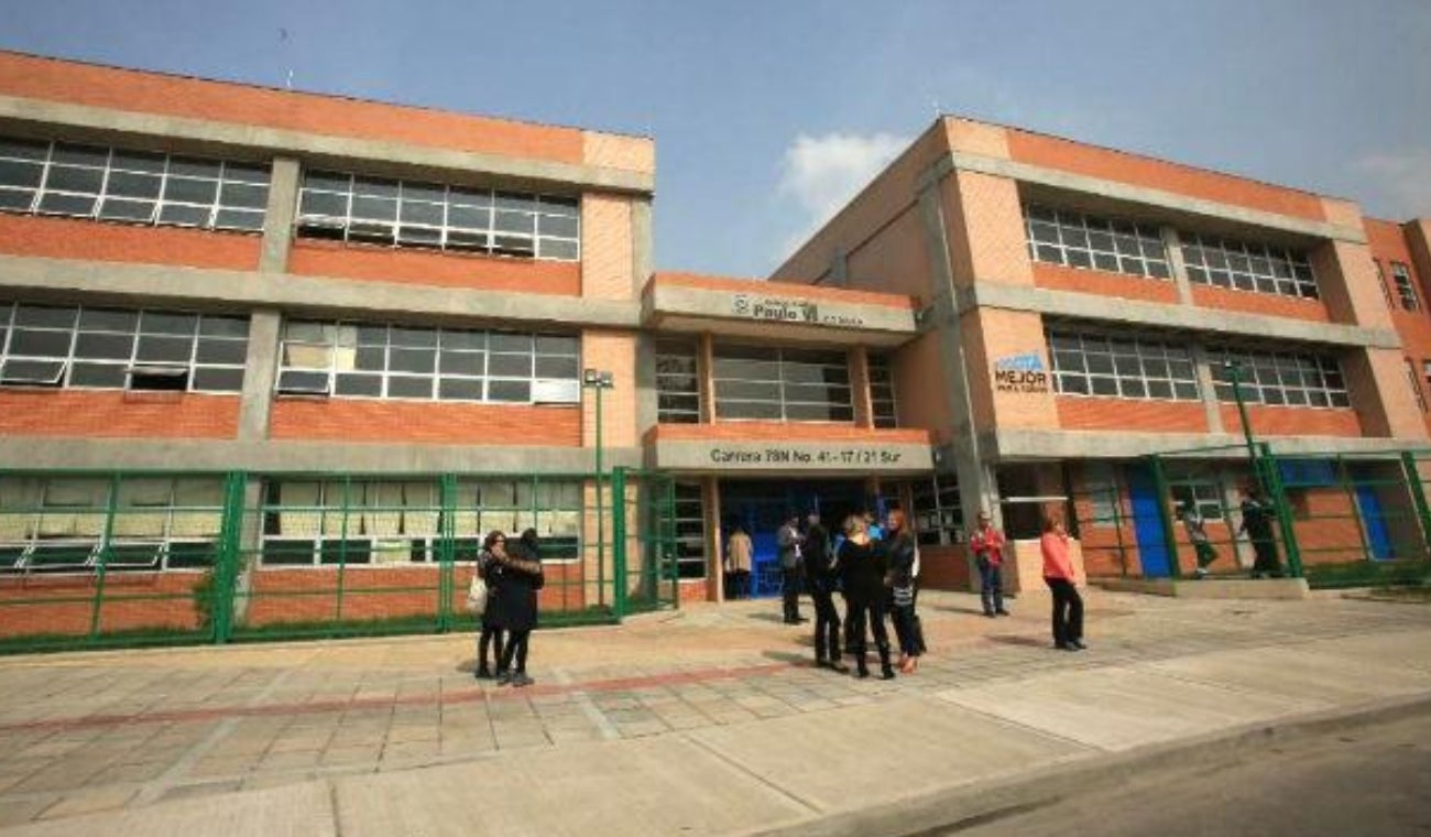 Padres podrían asistir con sus hijos al colegio