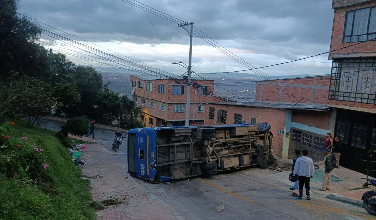 Volcamiento de bus en Bogotá