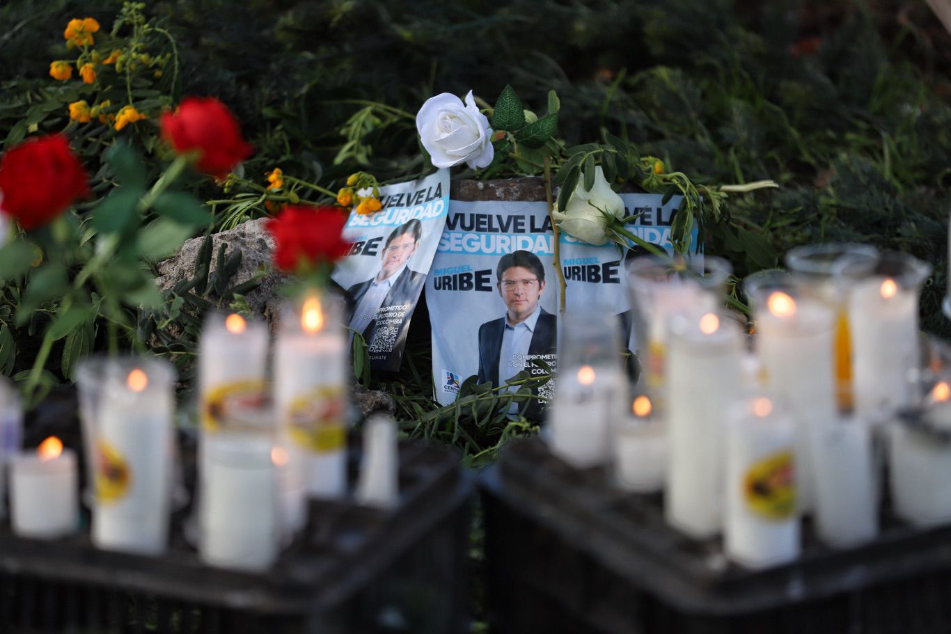 Velatón por la salud de Miguel Uribe Turbay en Modelia